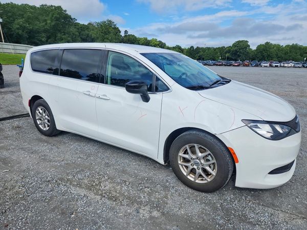 2024 CHRYSLER VOYAGER