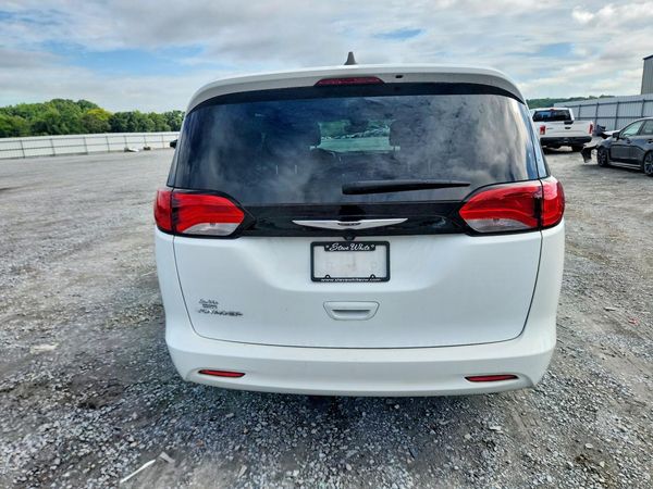 2024 CHRYSLER VOYAGER