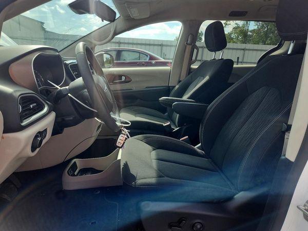 2024 CHRYSLER VOYAGER
