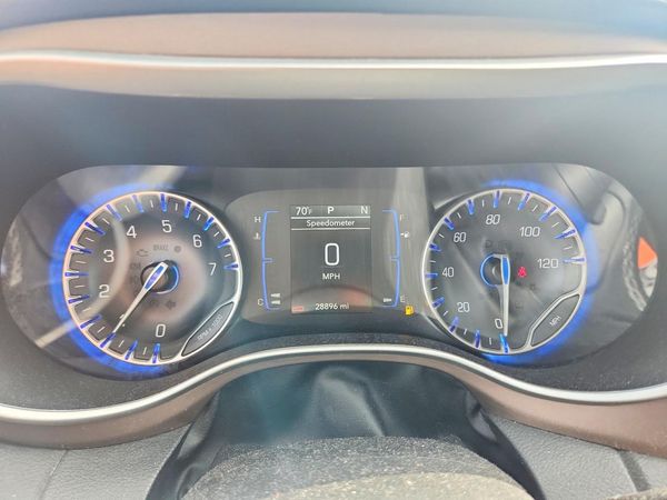 2024 CHRYSLER VOYAGER