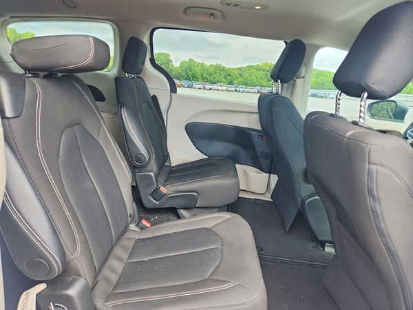 2024 CHRYSLER VOYAGER
