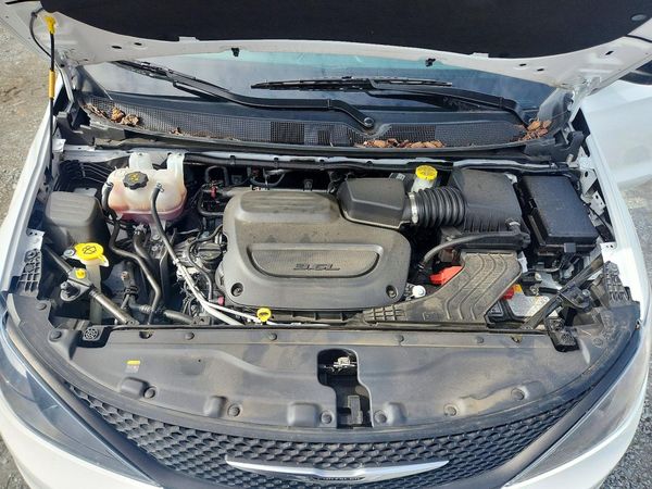 2024 CHRYSLER VOYAGER