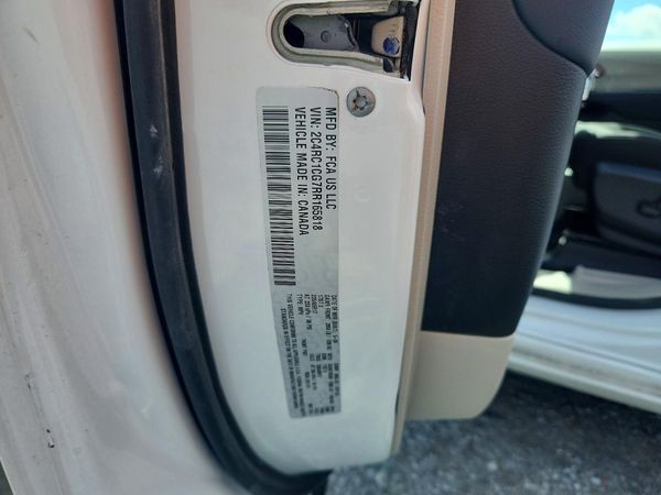 2024 CHRYSLER VOYAGER