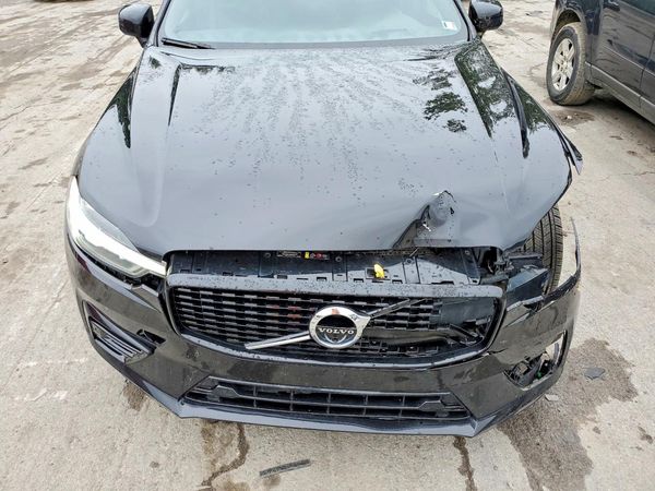 2021 VOLVO XC60 R-Design
