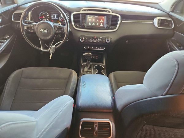 2017 KIA SORENTO L, LX