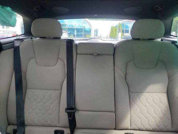 2026 VOLVO XC60 Plus Dark