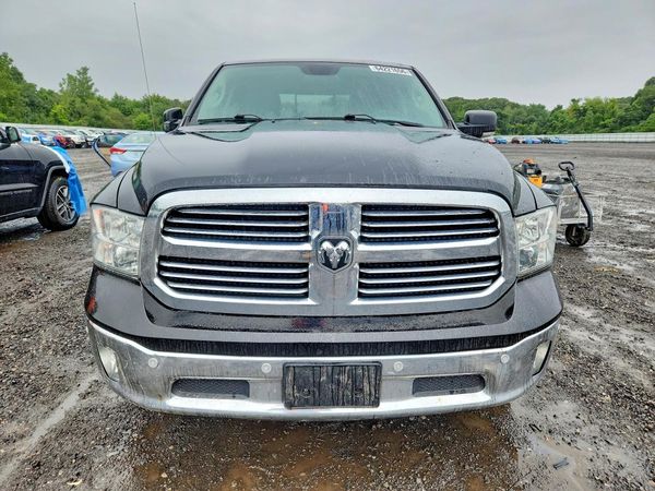 2018 RAM 1500 SLT