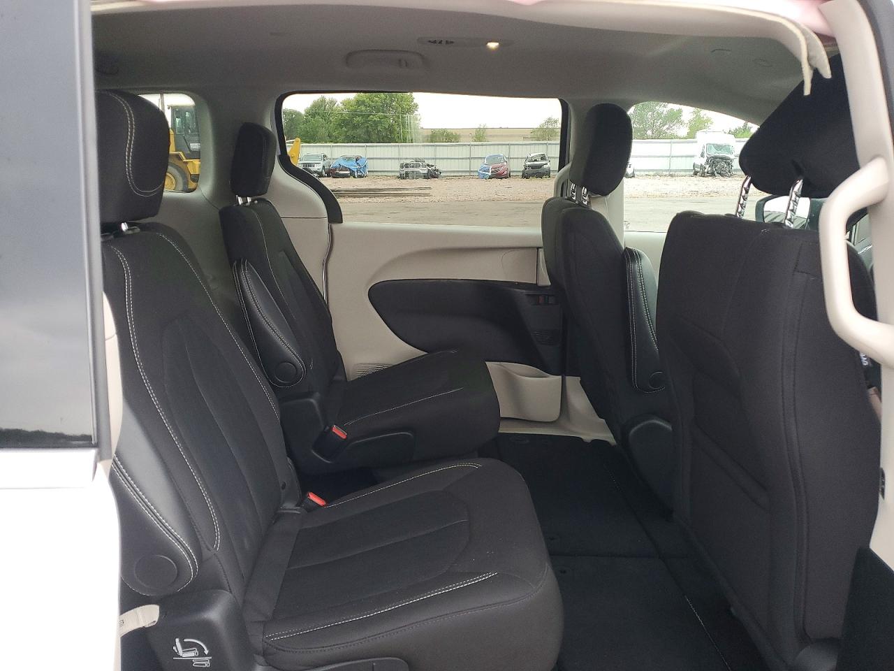 2024 CHRYSLER VOYAGER LX