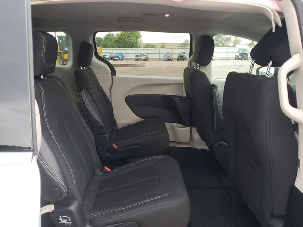 2024 CHRYSLER VOYAGER LX