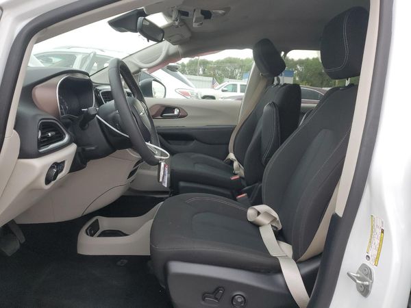 2024 CHRYSLER VOYAGER LX
