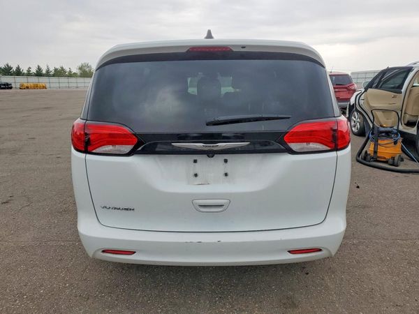 2024 CHRYSLER VOYAGER LX