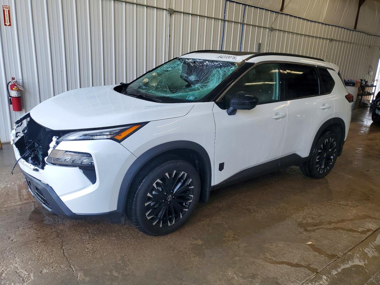 2026 NISSAN ROGUE SV — Front 3/4