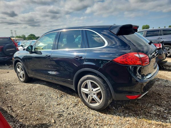 2014 PORSCHE CAYENNE