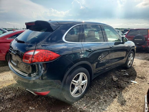 2014 PORSCHE CAYENNE