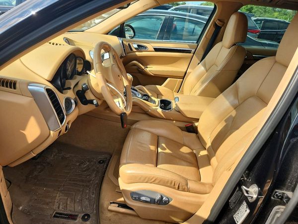 2014 PORSCHE CAYENNE