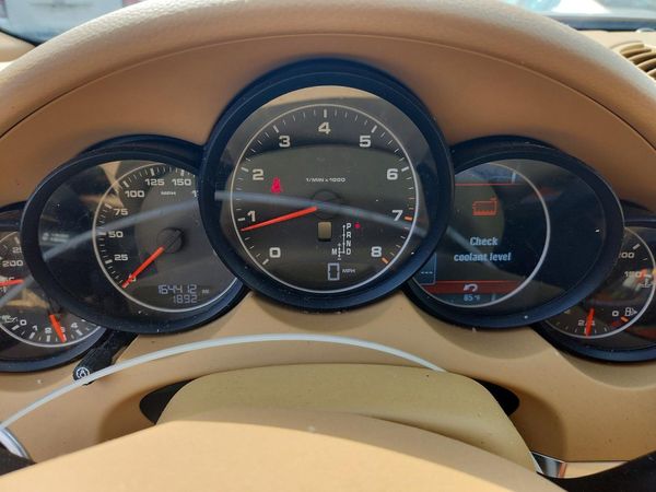 2014 PORSCHE CAYENNE