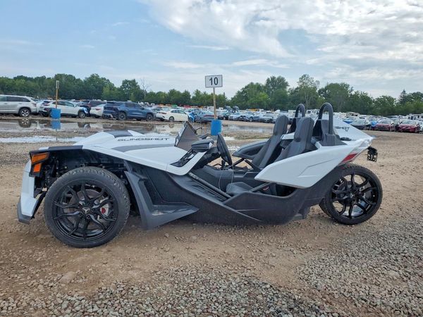 2024 POLARIS SLINGSHOT Manual