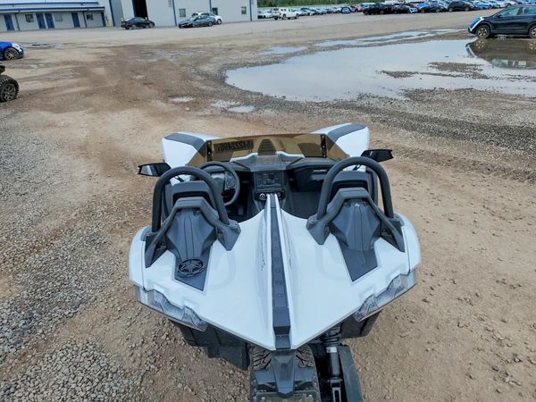2024 POLARIS SLINGSHOT Manual