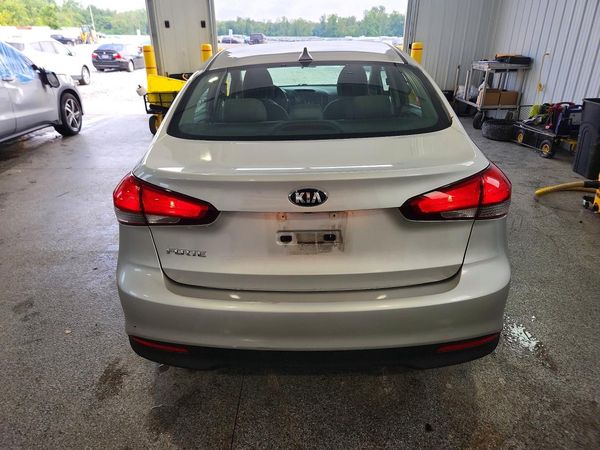 2018 KIA FORTE LX Base
