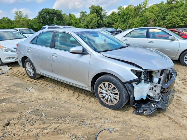 2014 TOYOTA CAMRY — Passenger 3/4