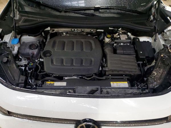 2026 VOLKSWAGEN TIGUAN 4Motion SE — Engine bay