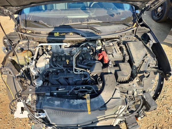 2021 NISSAN ROGUE S — Engine bay