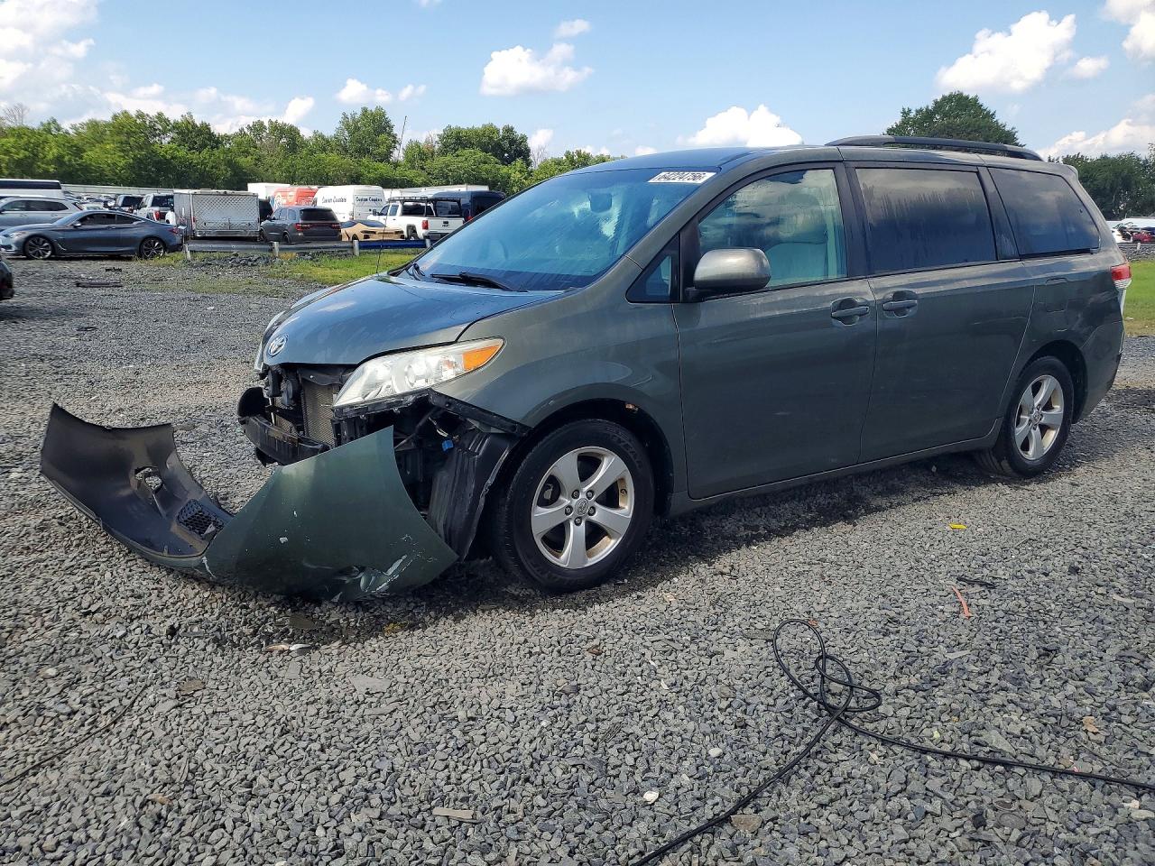 2013 TOYOTA SIENNA