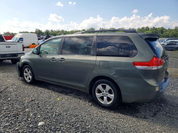 2013 TOYOTA SIENNA