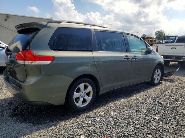2013 TOYOTA SIENNA