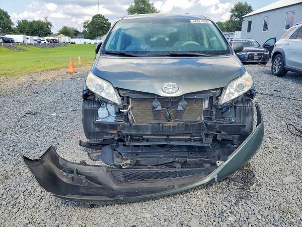 2013 TOYOTA SIENNA