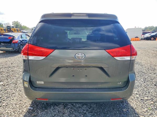 2013 TOYOTA SIENNA