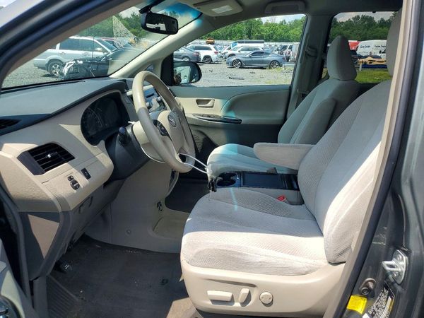 2013 TOYOTA SIENNA