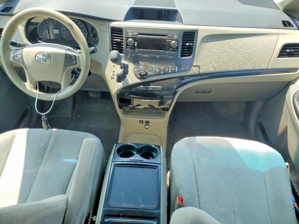 2013 TOYOTA SIENNA