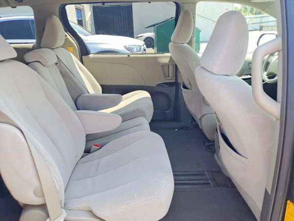 2013 TOYOTA SIENNA