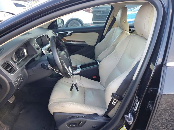 2017 VOLVO S60