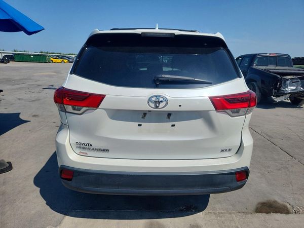 2017 TOYOTA HIGHLANDER SE/XLE