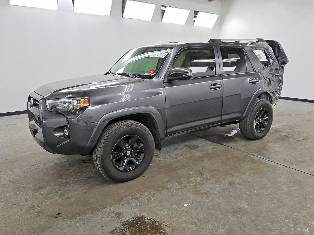 2021 TOYOTA 4RUNNER SRS Prem — Front 3/4