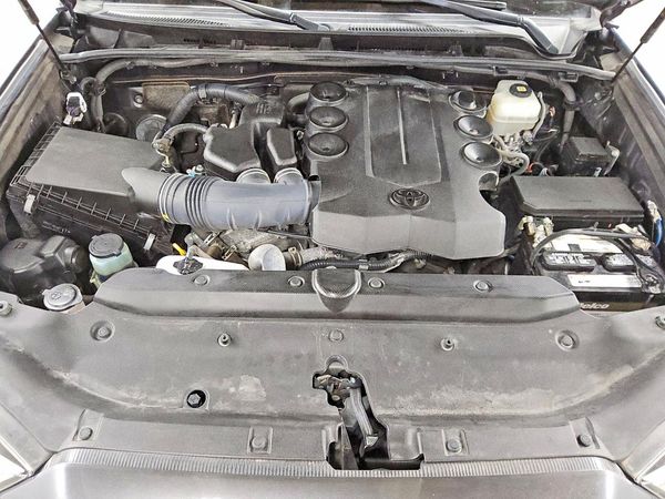2021 TOYOTA 4RUNNER SRS Prem — Engine bay