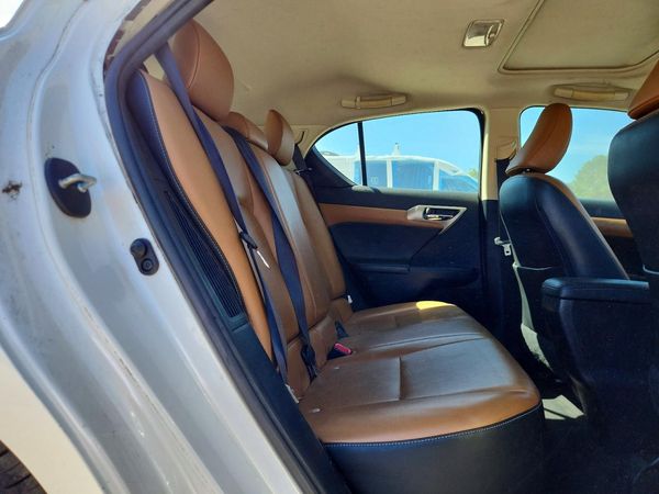 2015 LEXUS CT 200h