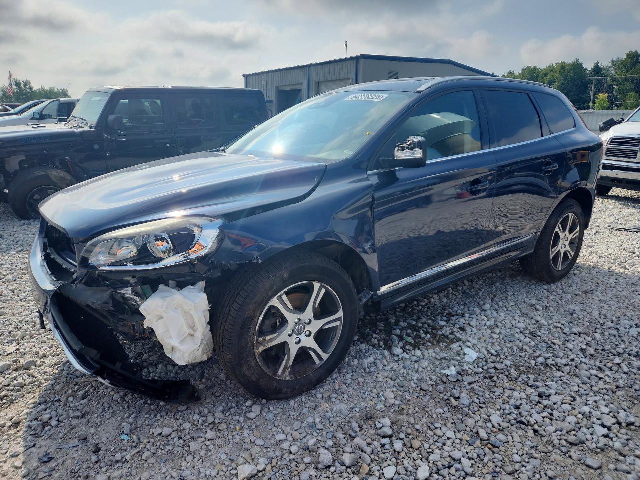 2015 VOLVO XC60 Premier (non R design)