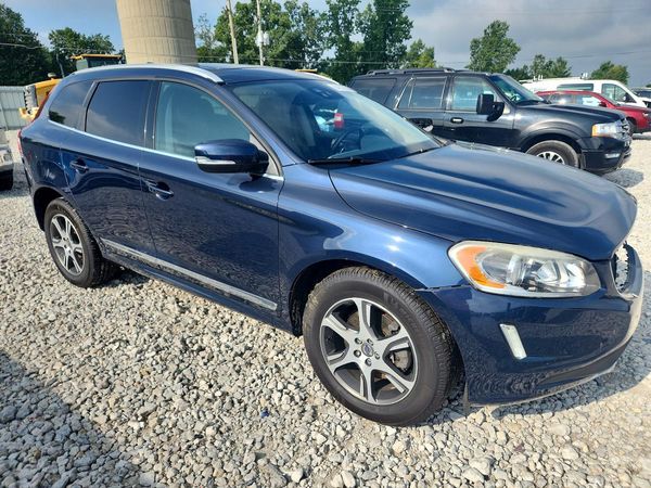 2015 VOLVO XC60 Premier (non R design)