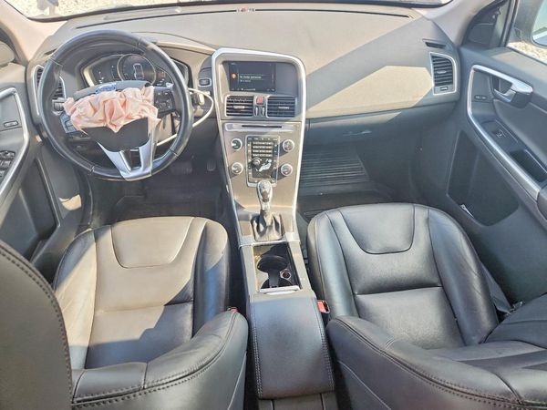 2015 VOLVO XC60 Premier (non R design)
