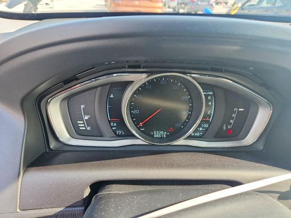 2015 VOLVO XC60 Premier (non R design)