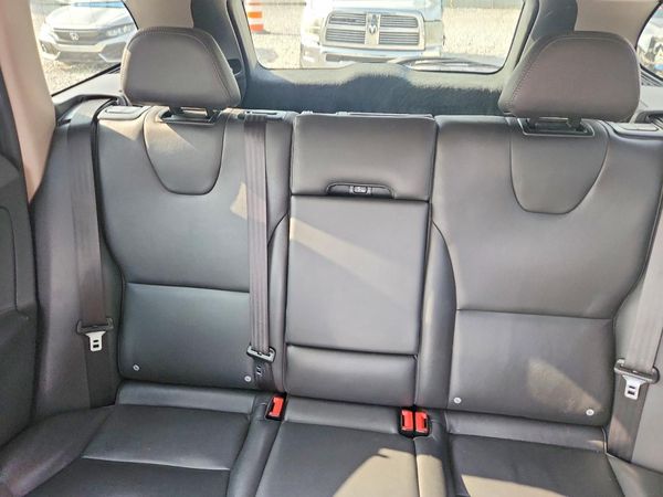 2015 VOLVO XC60 Premier (non R design)