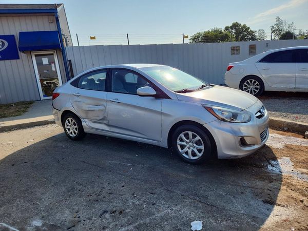 2013 HYUNDAI ACCENT GLS, GS