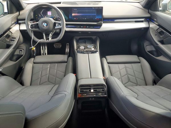 2024 BMW 530