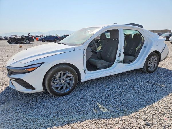 2026 HYUNDAI ELANTRA HY — DSFA — Front 3/4