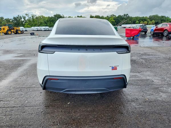 2026 TESLA MODEL Y