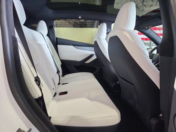 2026 TESLA MODEL Y