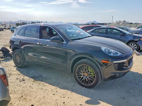 2016 PORSCHE CAYENNE E-Hybrid